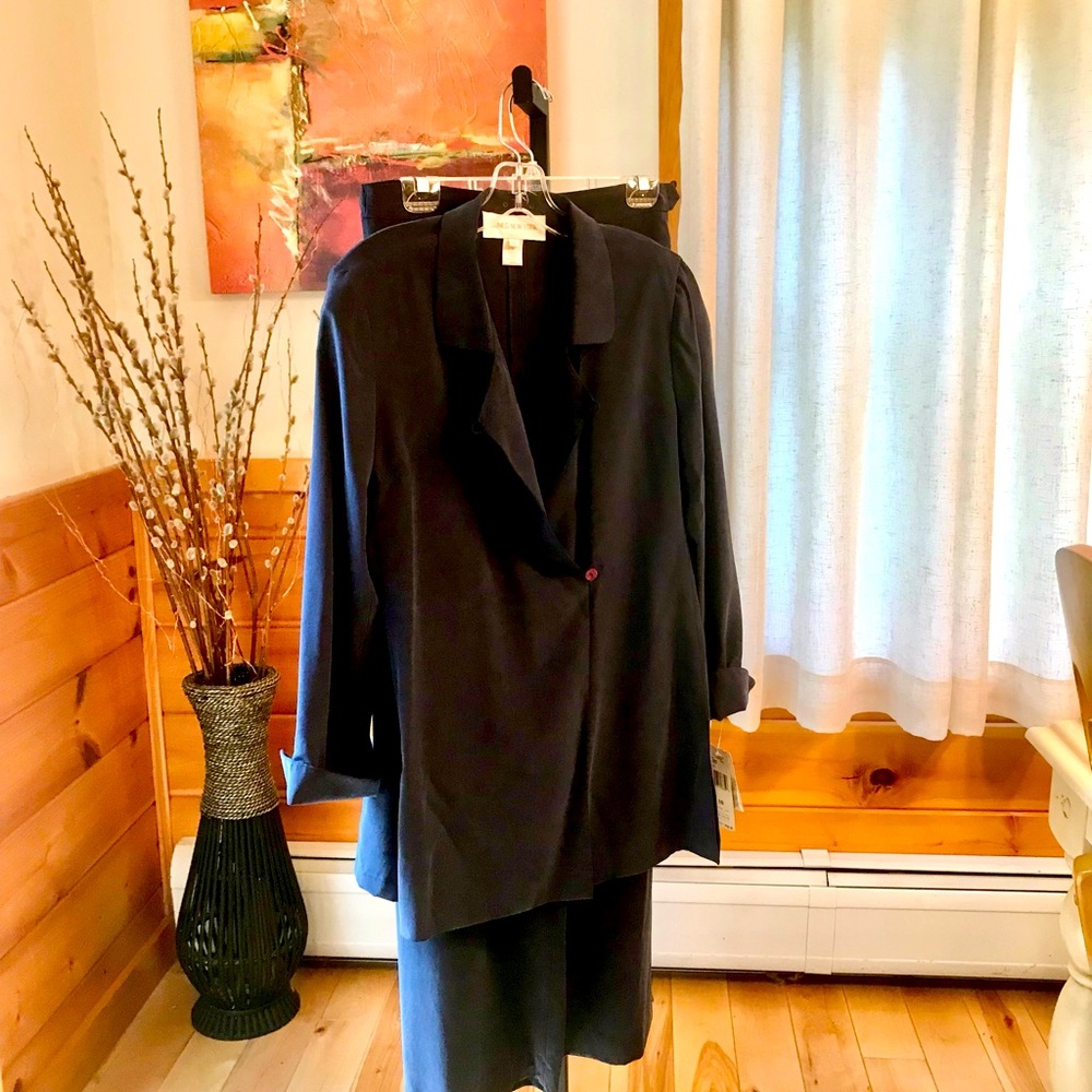 Jones New York womens suit. Size 10. Cadet Blue. Silk (see tags).